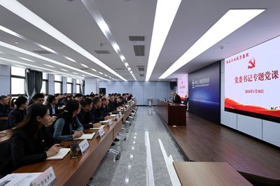 强盛为冠军集团党员干部讲授意识形态专题党课
