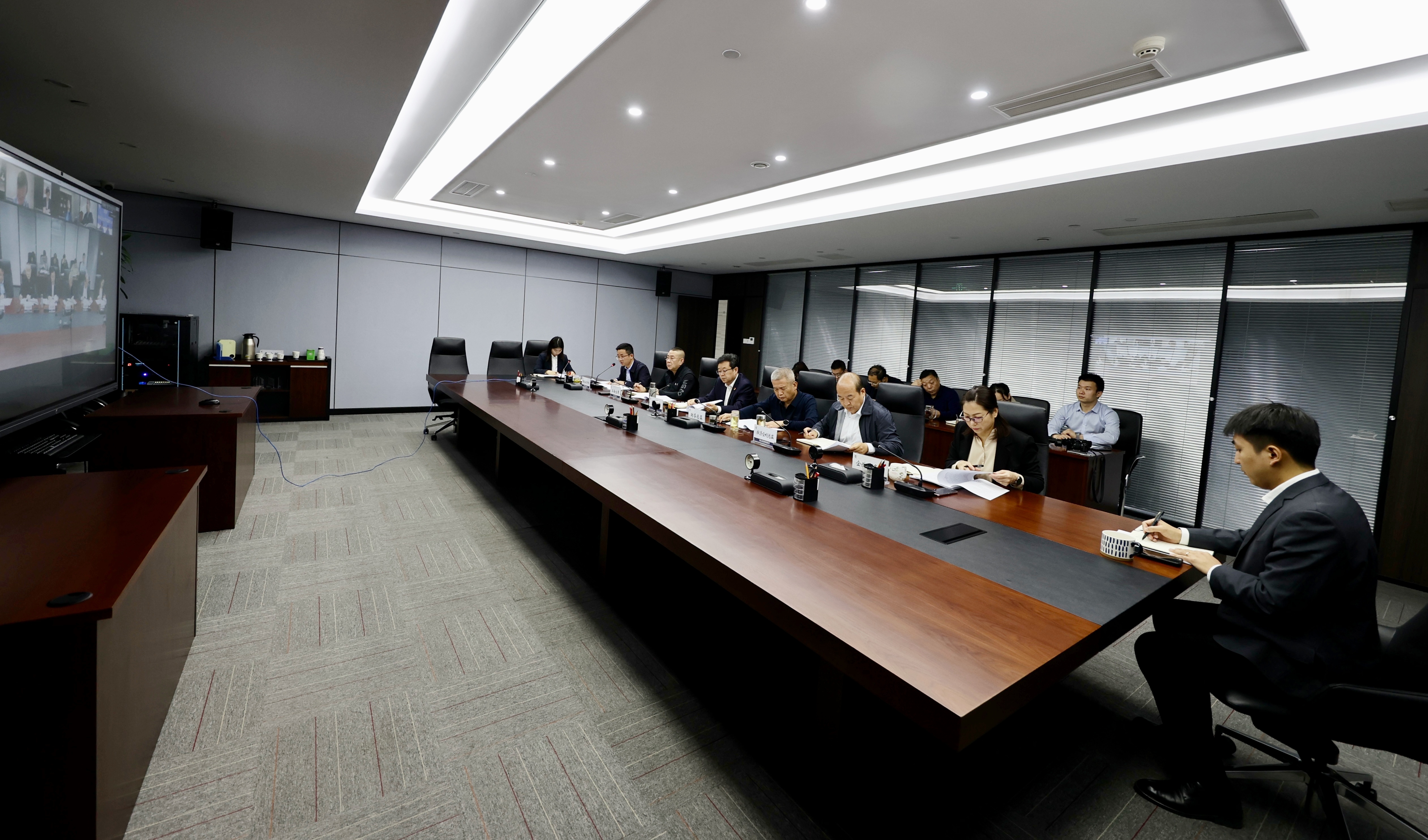 冠军集团召开2022年三季度经济运行分析会