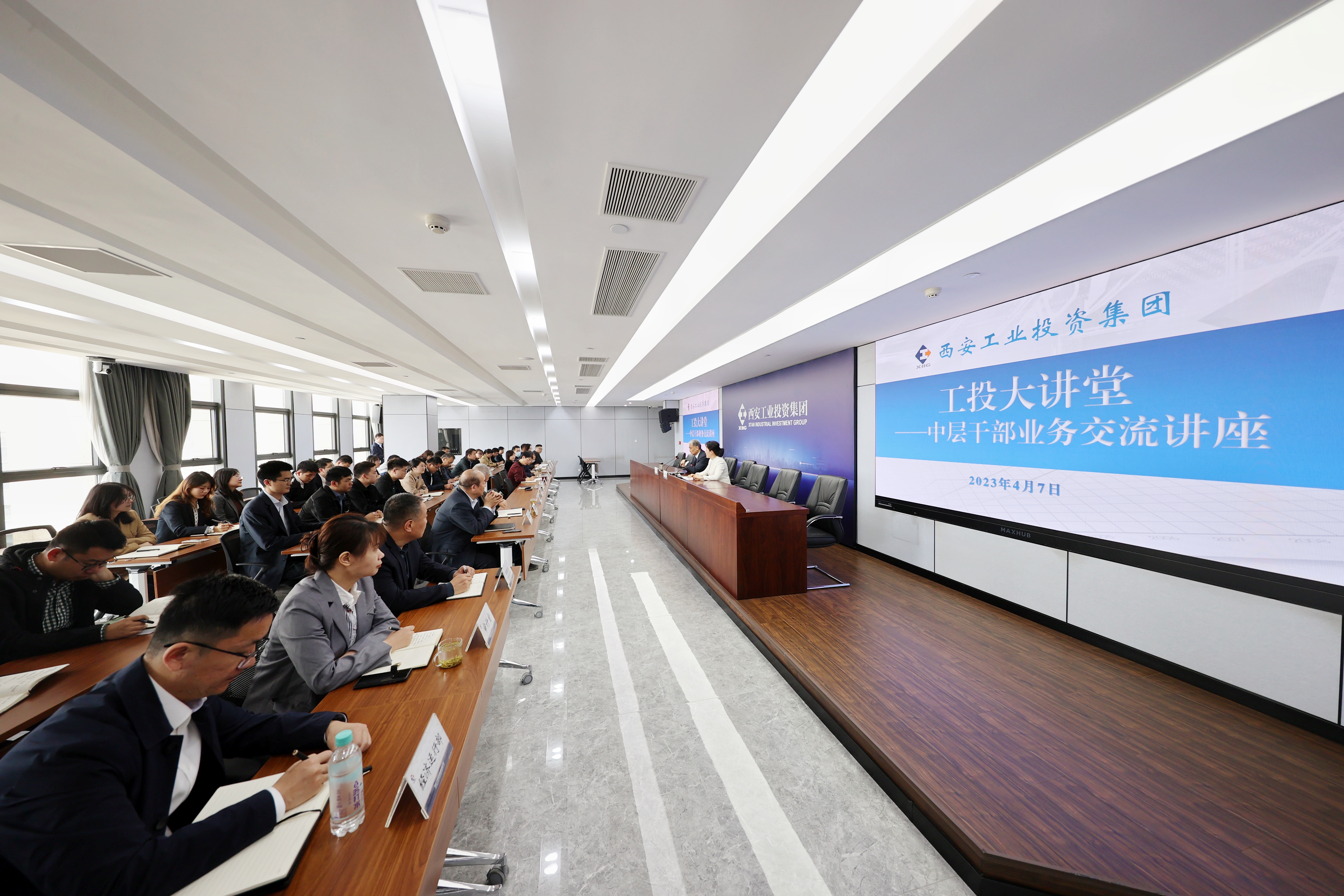 集团举办第一期“冠军大讲堂”──中层干部业务交流讲座