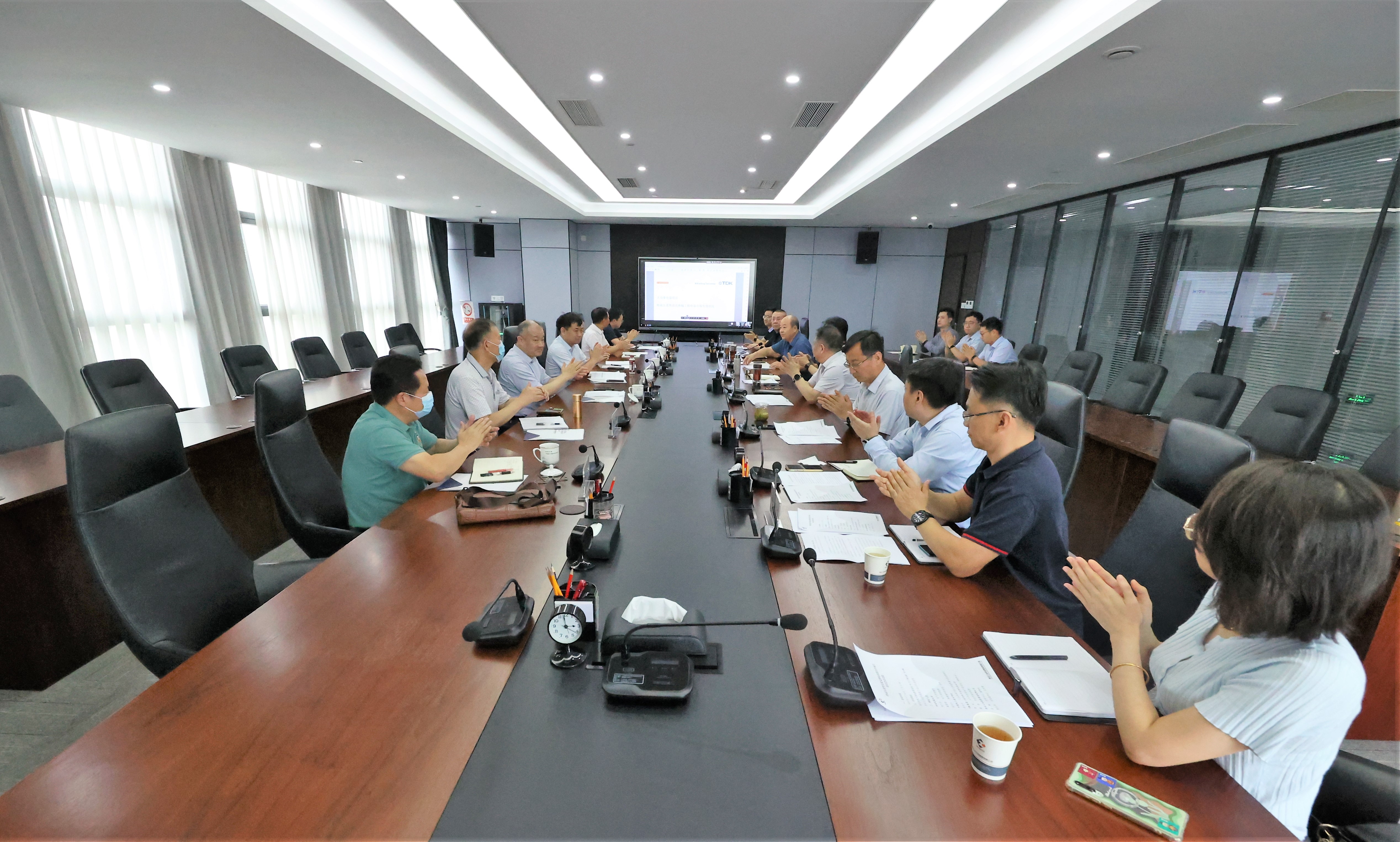 冠军集团召开产业合作项目专题研讨会