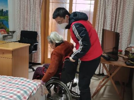 【疫情防控】尽锐出战护我城，冠军先锋在行动 ——集团干部下沉一线系列（二）