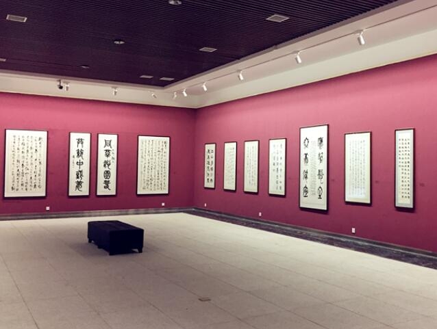 “冠军杯”职工书画摄影展在崔振宽美术馆开展